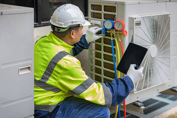 Professional Ac Installation technician working in Bellevue, WA